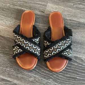 Universal Thread Sandals